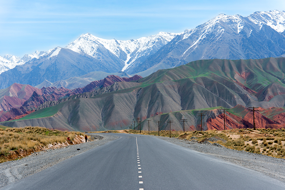 Кыргызстан это киргизия или нет. Памир и Тянь Шань в Киргизии. Горы Памир Узбекистан. Перевал Тянь Шань Киргизия. Памир Алайский хребет.