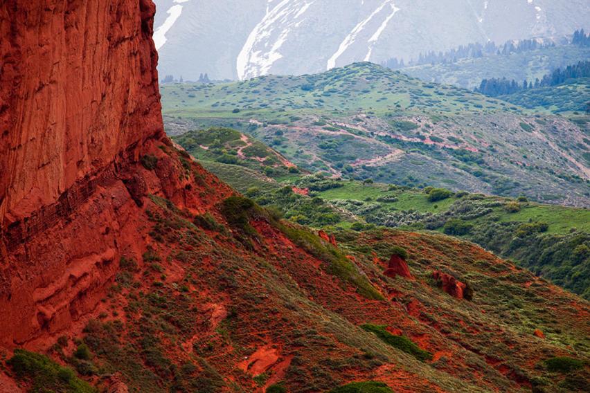 Jeti-Oguz Gorge