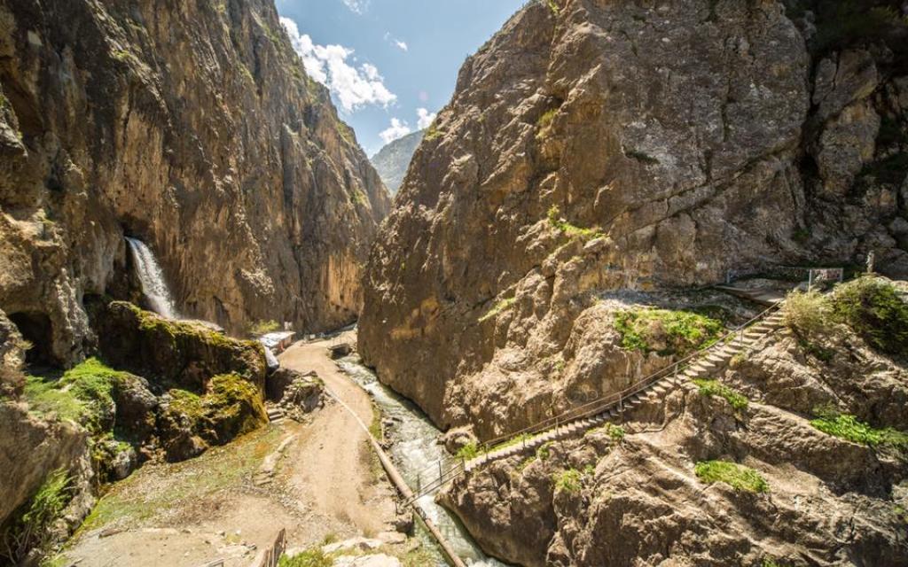 Abshir-Ata Waterfall
