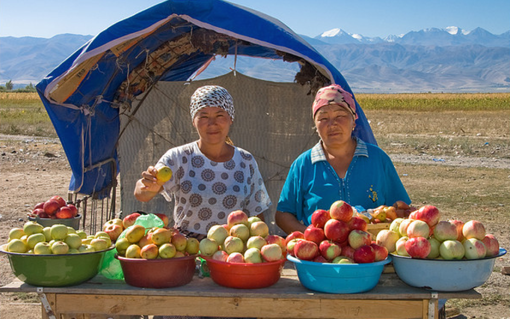 Selling apples at Issyk-Kul