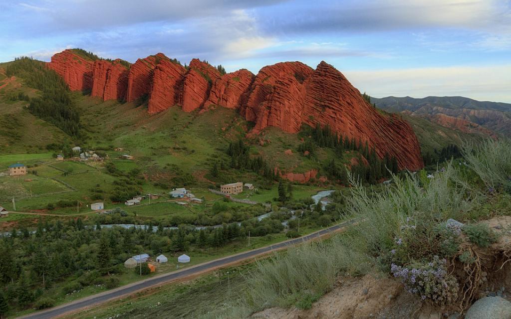Jeti-Oguz Gorge