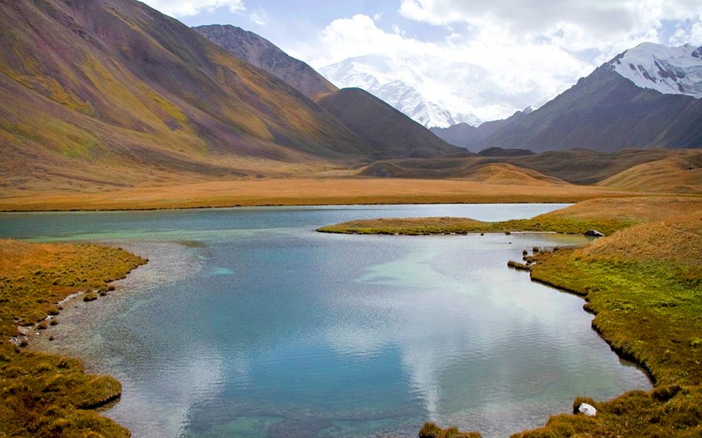 Tulpar-Kol Lake