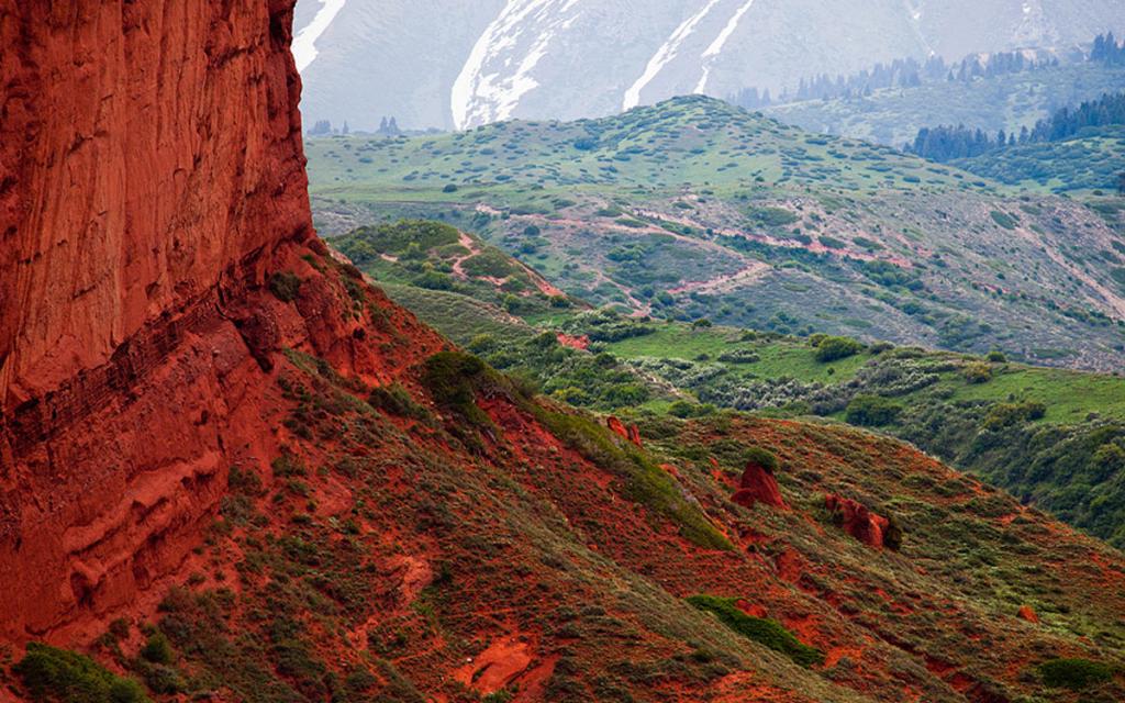 Jeti-Oguz Gorge