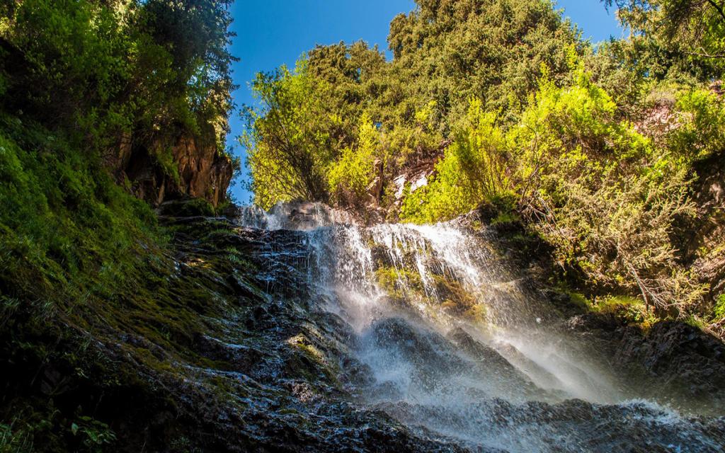 Jeti-Oguz Waterfall