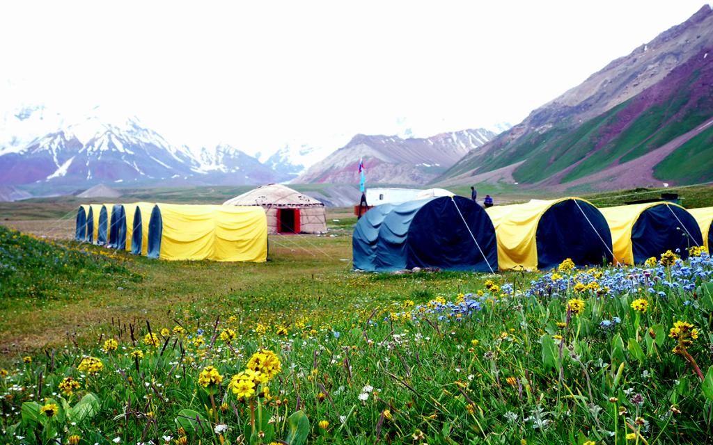 Base camp Achyk-Tash