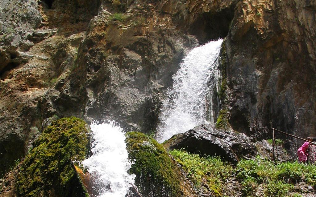 Abshir-Ata Waterfall