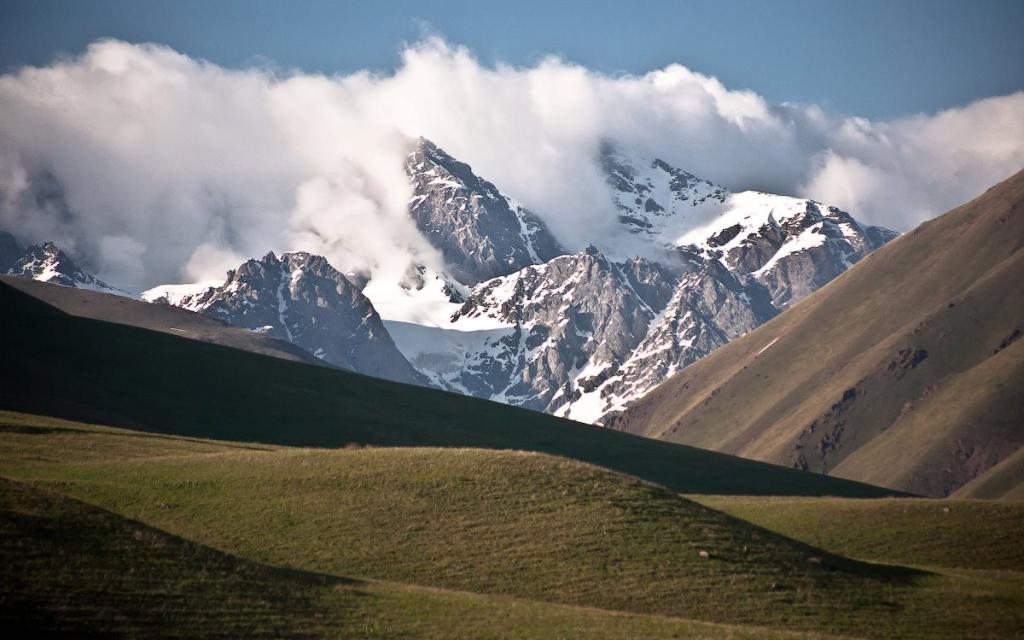 Suusamyr Range