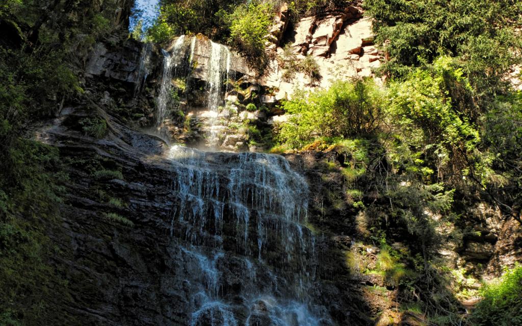 Jeti-Oguz Waterfall