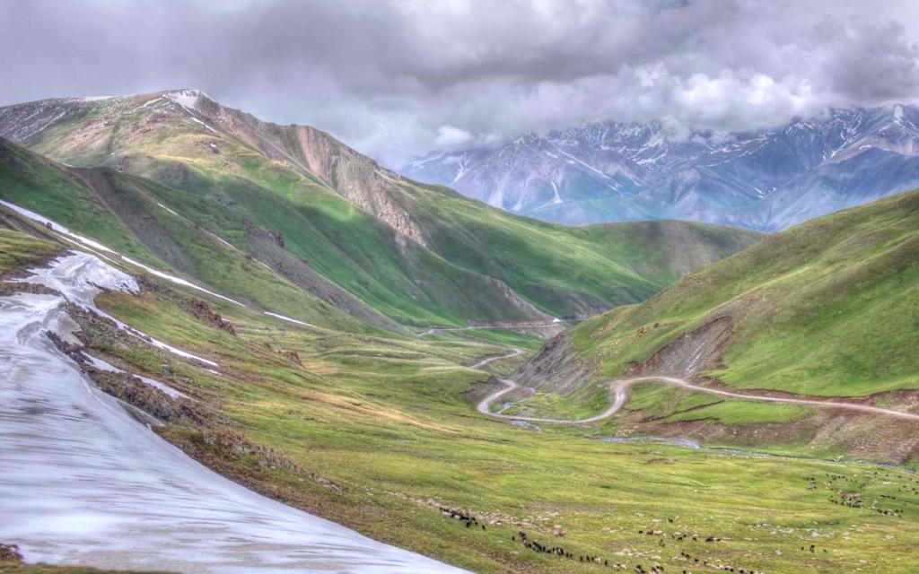 Kalmak-Ashu Pass