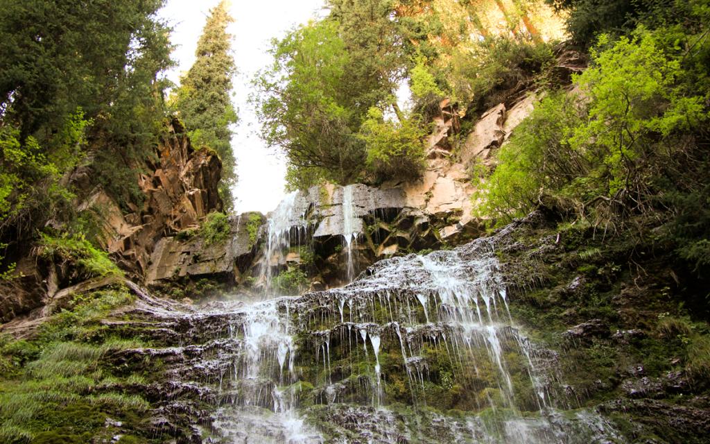Jeti-Oguz Waterfall