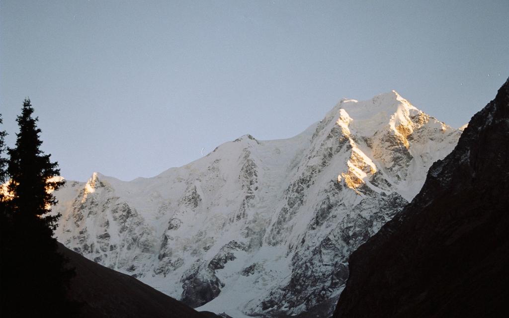 Oguz-Bashi Peak