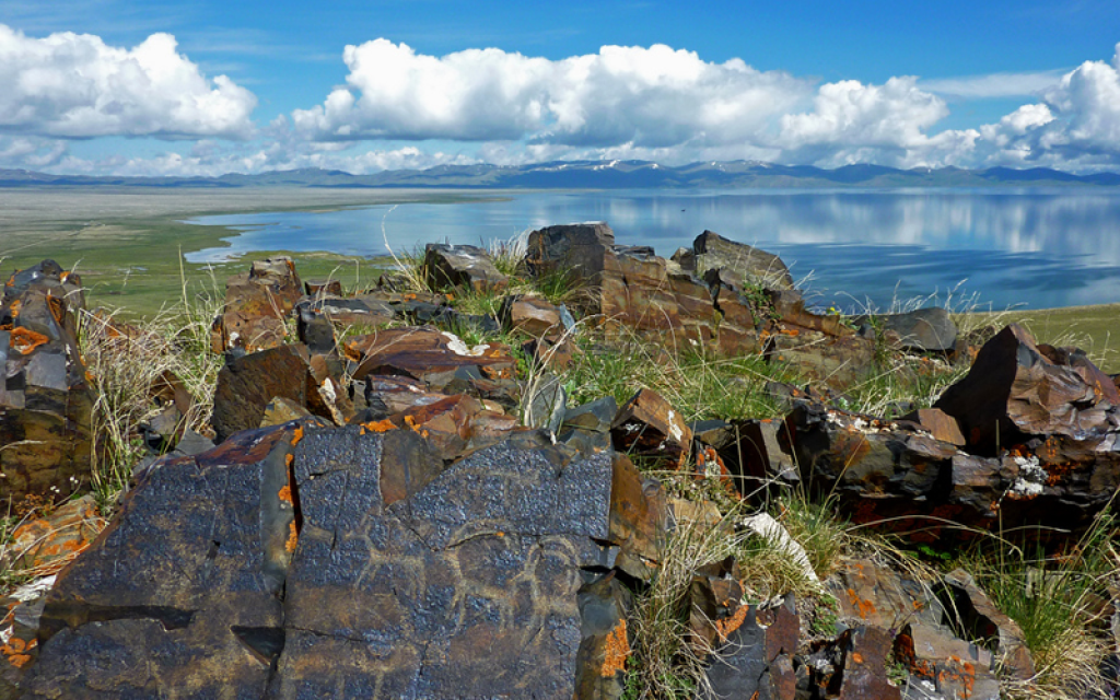 Petroglyphs on Son-Kul