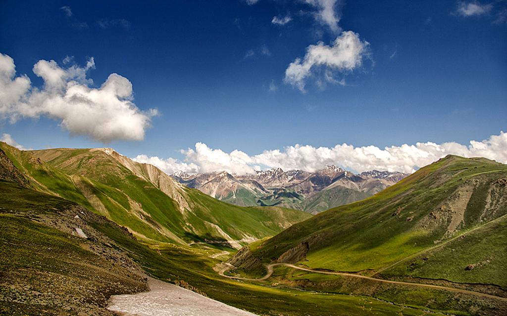 Kalmak-Ashu Pass